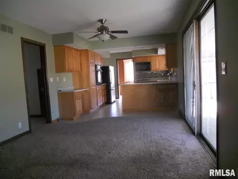1521 Riverview Dr, Macomb, IL 61455 photo 3