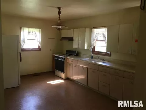702 S Campbell St, Macomb, IL 61455 photo 3