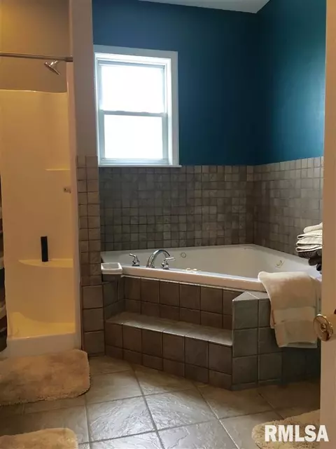 1140 E Carroll St, Macomb, IL 61455 photo 9