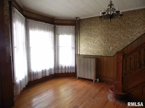421 S Randolph St, Macomb, IL 61455 photo 7