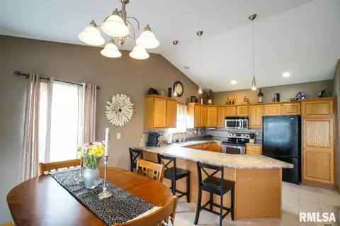 709 Simon St, Washington, IL 61571 photo 6