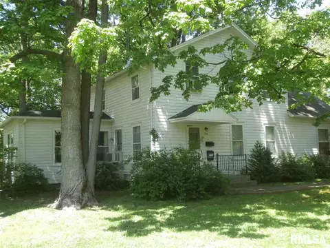 306 S Darst St, Eureka, IL 61530 photo 2