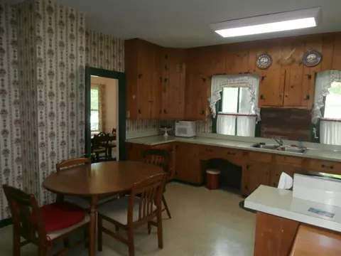 306 S Darst St, Eureka, IL 61530 photo 8
