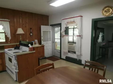 306 S Darst St, Eureka, IL 61530 photo 11