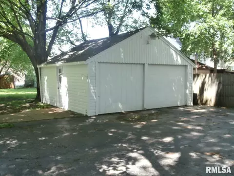 306 S Darst St, Eureka, IL 61530 photo 5