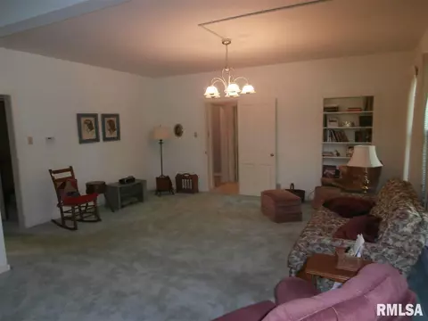 306 S Darst St, Eureka, IL 61530 photo 14