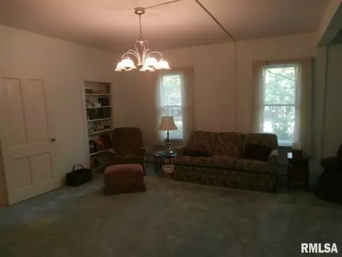 306 S Darst St, Eureka, IL 61530 photo 12