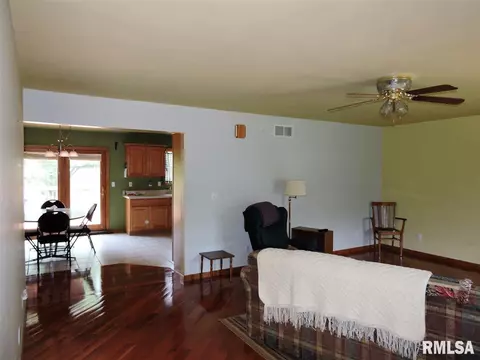 801 N Madison St, Macomb, IL 61455 photo 4