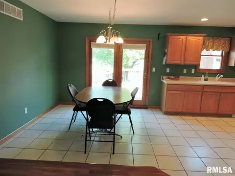 801 N Madison St, Macomb, IL 61455 photo 11
