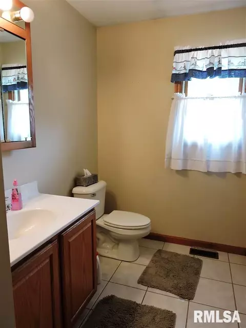 801 N Madison St, Macomb, IL 61455 photo 22