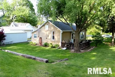 506 N Main St, Eureka, IL 61530 photo 3