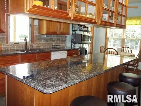 707 W Front, Roanoke, IL 61561 photo 5