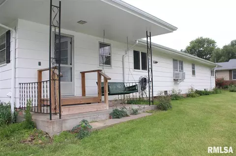 714 W Chase, Macomb, IL 61455 photo 2