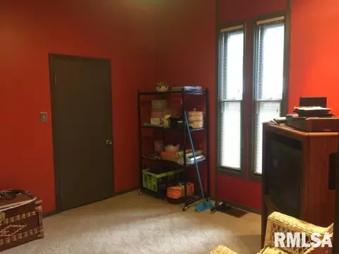 604 S Randolph St, Macomb, IL 61455 photo 6