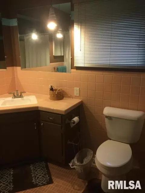 604 S Randolph St, Macomb, IL 61455 photo 7