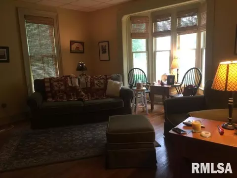 604 S Randolph St, Macomb, IL 61455 photo 3