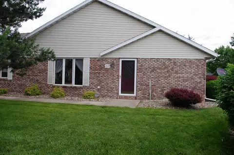 212 Scotch Pine Dr, Macomb, IL 61455 photo 3