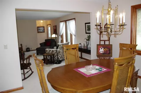 212 Scotch Pine Dr, Macomb, IL 61455 photo 6