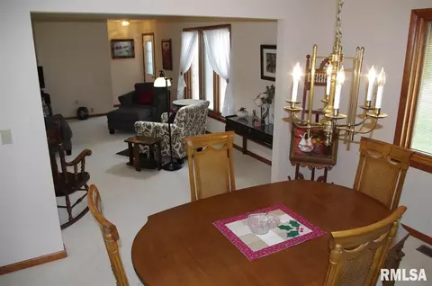 212 Scotch Pine Dr, Macomb, IL 61455 photo 7