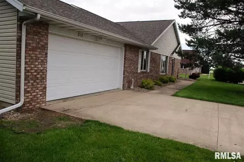 212 Scotch Pine Dr, Macomb, IL 61455 photo 4