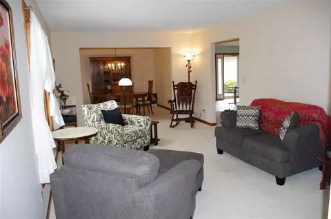 212 Scotch Pine Dr, Macomb, IL 61455 photo 5