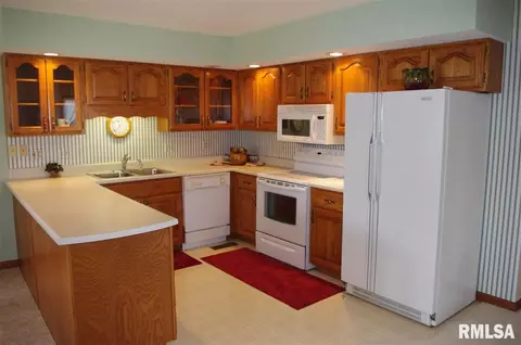 212 Scotch Pine Dr, Macomb, IL 61455 photo 10