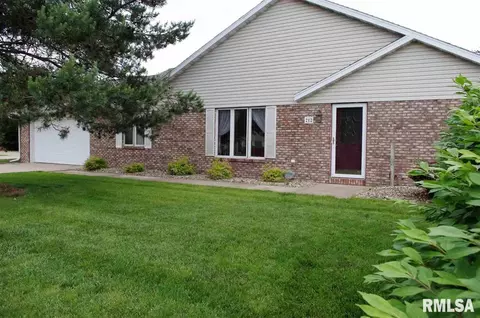 212 Scotch Pine Dr, Macomb, IL 61455 photo 1