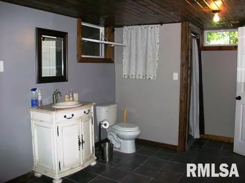 271 W Walnut St, Canton, IL 61520 photo 23