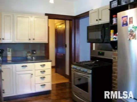 271 W Walnut St, Canton, IL 61520 photo 2