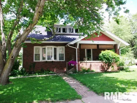 271 W Walnut St, Canton, IL 61520 photo 1