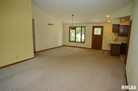 900 E Jackson St, Morton, IL 61550 photo 8