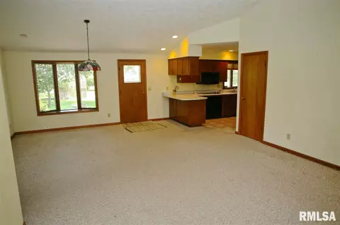 900 E Jackson St, Morton, IL 61550 photo 9