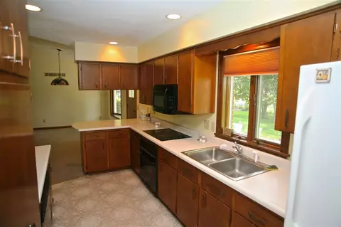 900 E Jackson St, Morton, IL 61550 photo 12