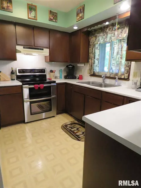 400 Highview Dr, Eureka, IL 61530 photo 4