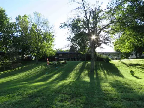 400 Highview Dr, Eureka, IL 61530 photo 2