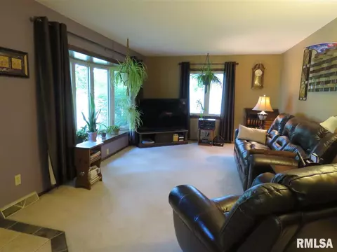 400 Highview Dr, Eureka, IL 61530 photo 9