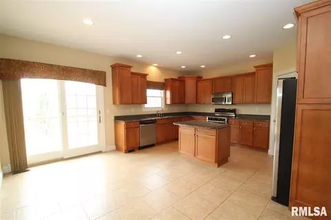 414 Cottingham Ln, Germantown Hills, IL 61548 photo 9