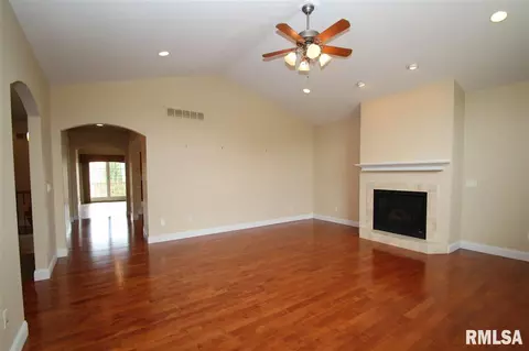 414 Cottingham Ln, Germantown Hills, IL 61548 photo 6