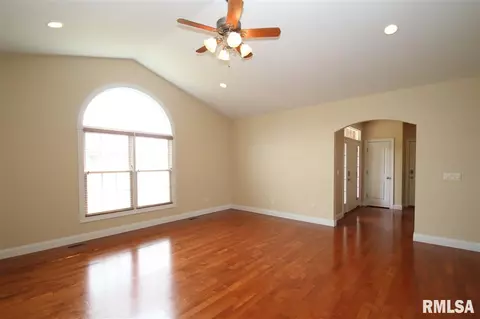 414 Cottingham Ln, Germantown Hills, IL 61548 photo 5