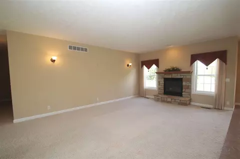 409 Windsor Dr, Germantown Hills, IL 61548 photo 5