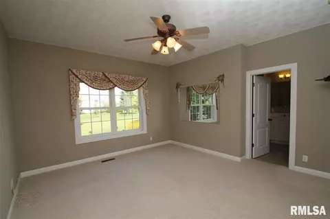 409 Windsor Dr, Germantown Hills, IL 61548 photo 14
