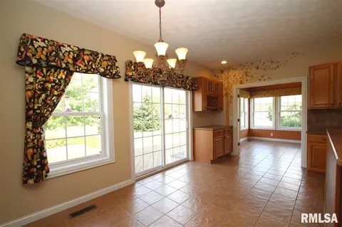 409 Windsor Dr, Germantown Hills, IL 61548 photo 10