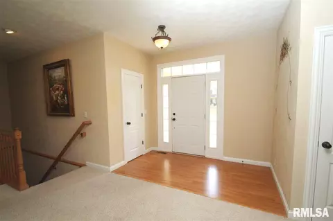 409 Windsor Dr, Germantown Hills, IL 61548 photo 3