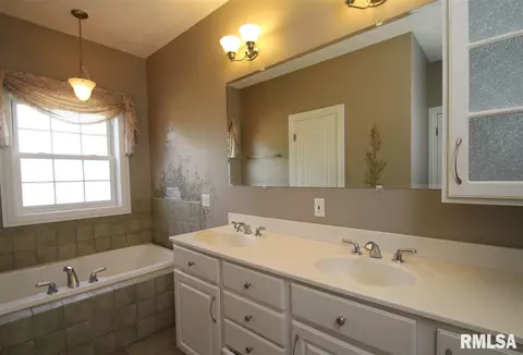 409 Windsor Dr, Germantown Hills, IL 61548 photo 16