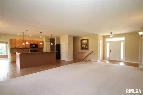 409 Windsor Dr, Germantown Hills, IL 61548 photo 6