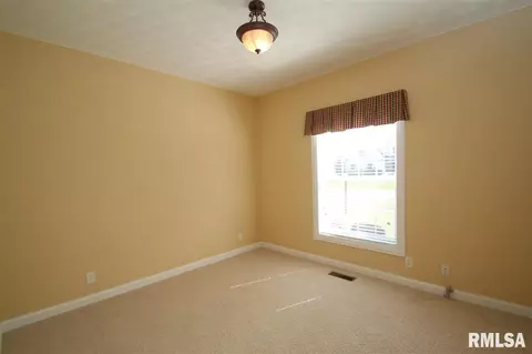 409 Windsor Dr, Germantown Hills, IL 61548 photo 18