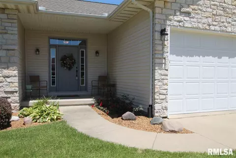 409 Windsor Dr, Germantown Hills, IL 61548 photo 2