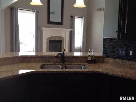 820 Stonebridge, Metamora, IL 61548 photo 4
