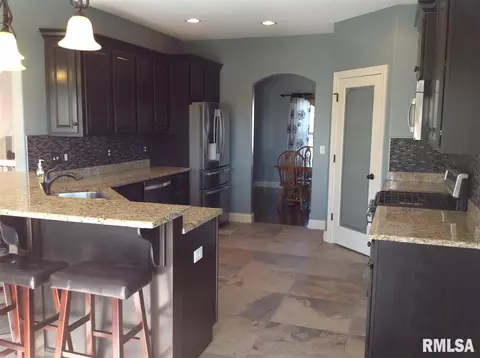 820 Stonebridge, Metamora, IL 61548 photo 2