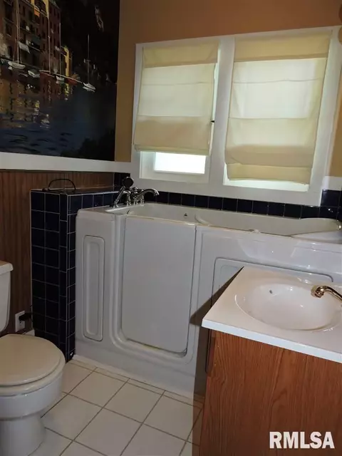 1217 Maple Ave, Macomb, IL 61455 photo 22